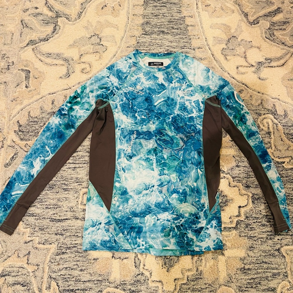 Magellan Outdoors Blue and White Athletic Top